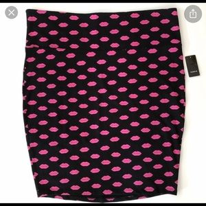 Torrid lip print scuba skirt